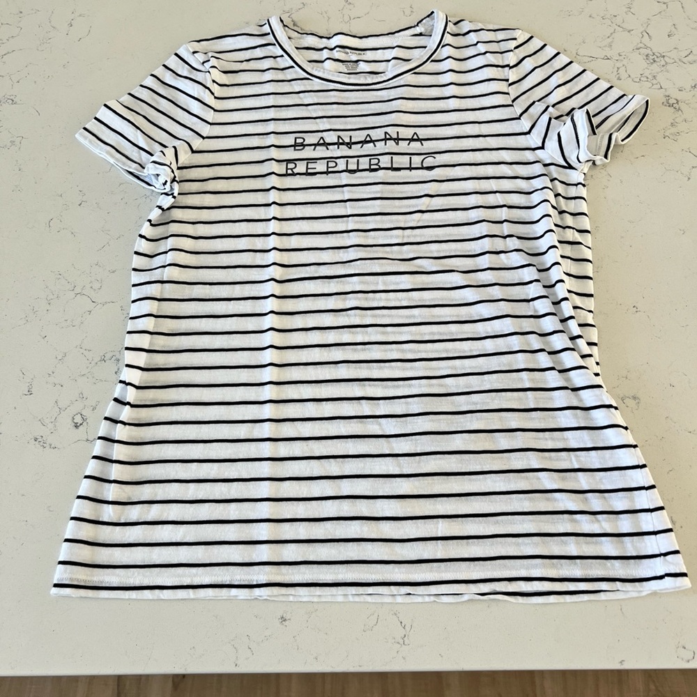 BANANA REPUBLIC FACTORY Graphic T-Shirt